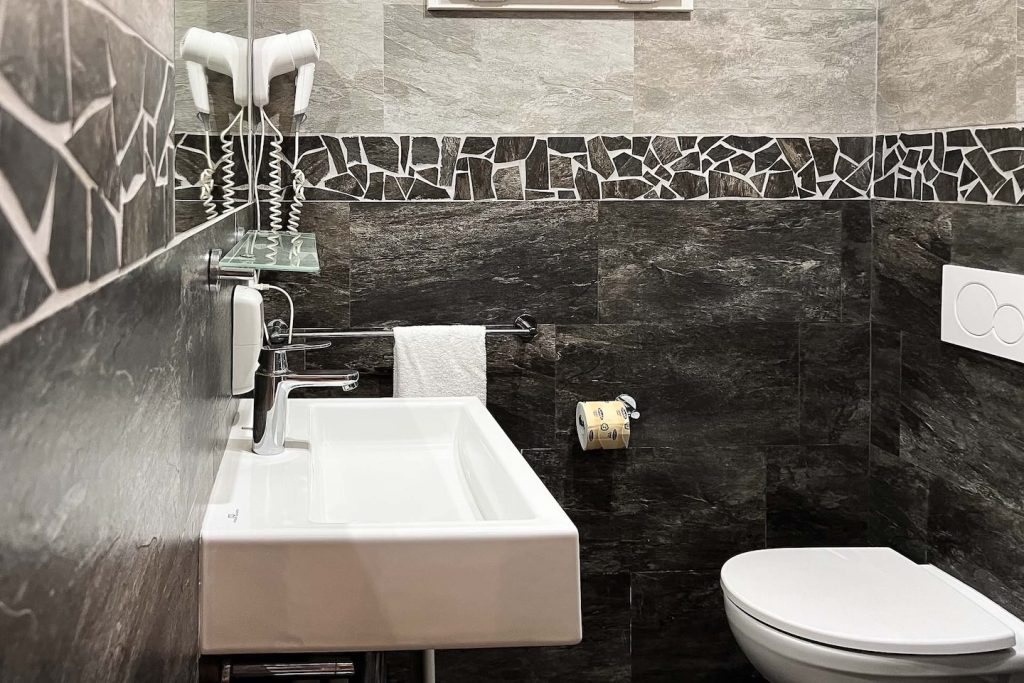 Bagno - Camera Family Hotel Brigantino