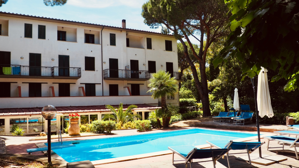 Hotel Brigantino a Procchio immerso nel verde, vicino al mare