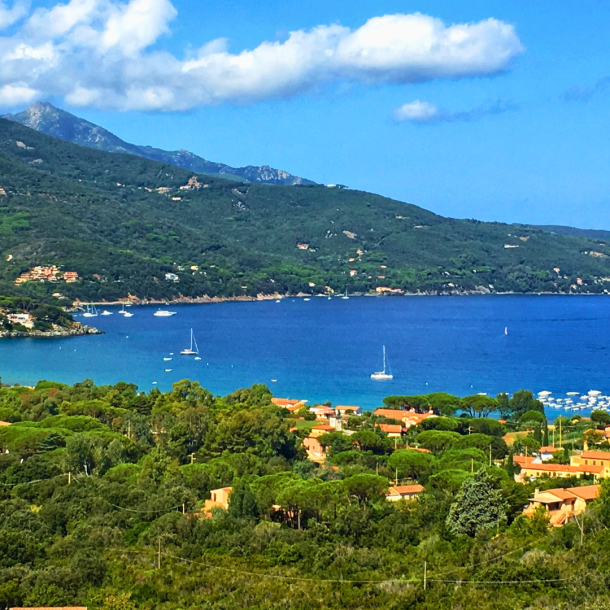 procchio dall'alto con vista sul mare