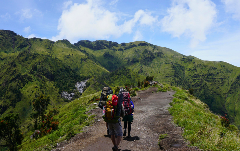 Persone che fanno trekking