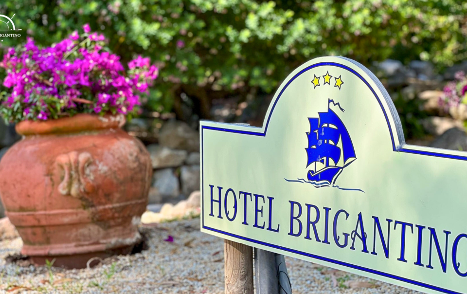 cartello dell'hotel brigantino