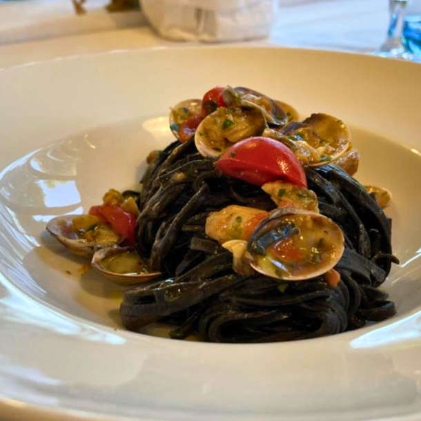 piatto di pasta allo scoglio