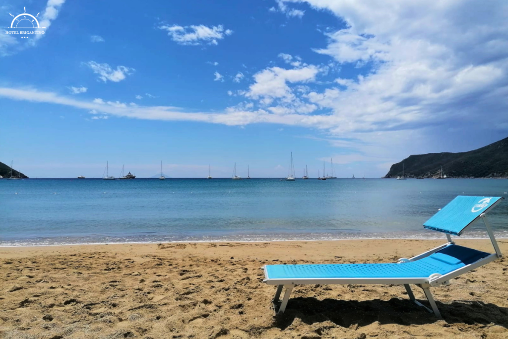 lettino sulla spiaggia di Lacona