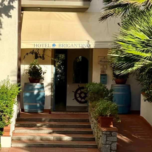reception dell'hotel brigantino